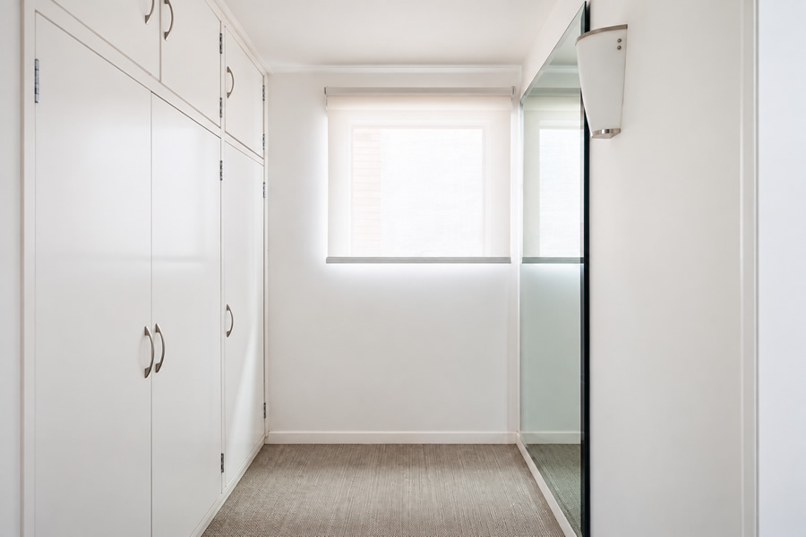 Junior Suite 2 de Mansión María, casa en renta en Oaxaca: pasillo con espejos, clóset y ventana
