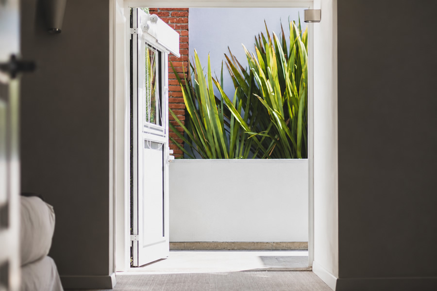 Junior Suite 3 de Mansión María, casa en renta en Oaxaca: puerta hacia el jardín