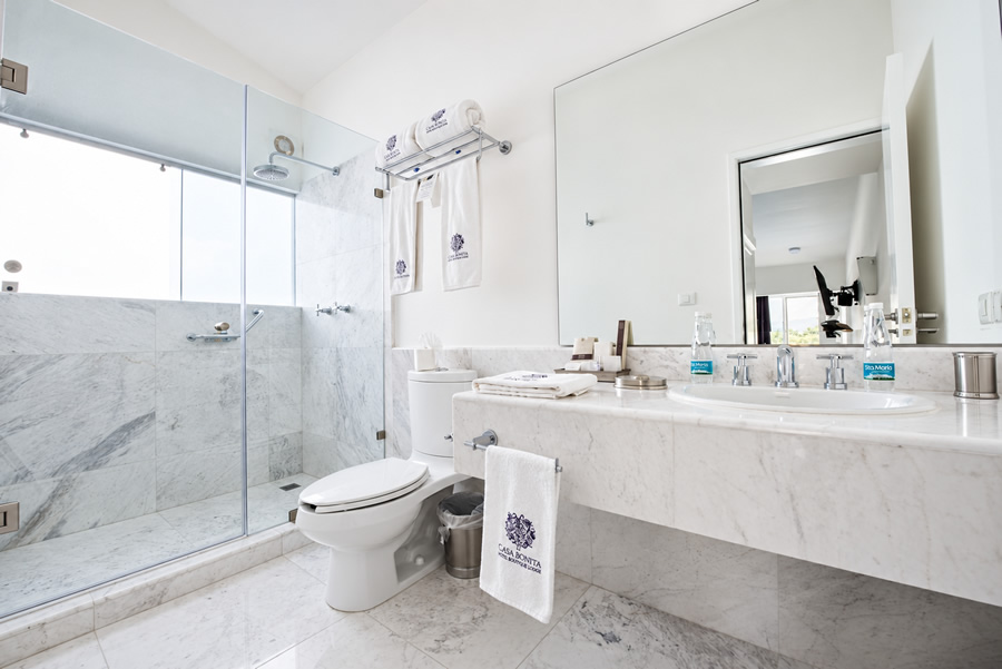 Baño privado de lujo en Mansión María
