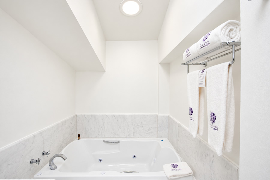 Junior Suite 2 de Mansión María, casa en renta en Oaxaca: tina de hidromasaje